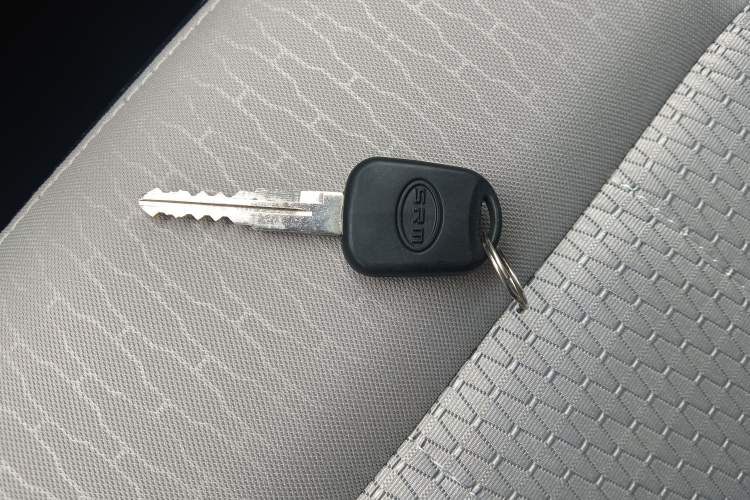 Used SRM New Energy E3 2025 Fudi 310KM Practical Passenger Vehicle
