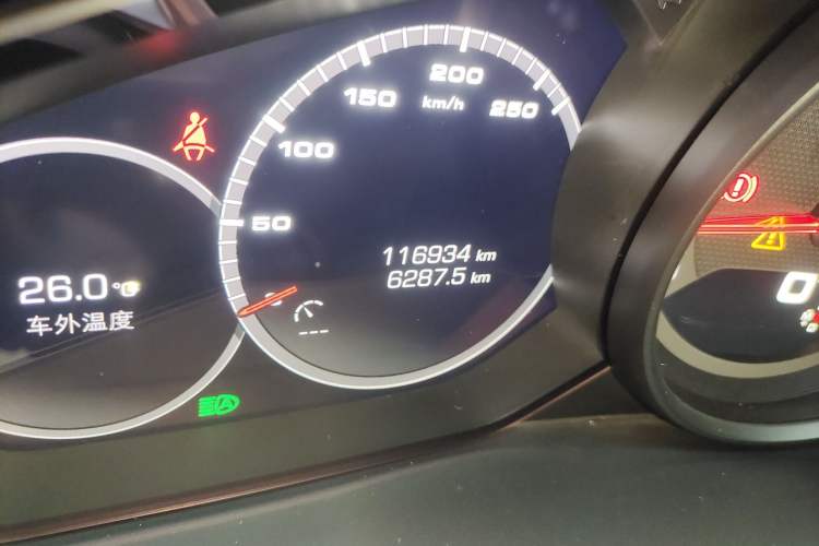 Used Porsche Cayenne 2019 Cayenne 3.0T Odometer Close Up