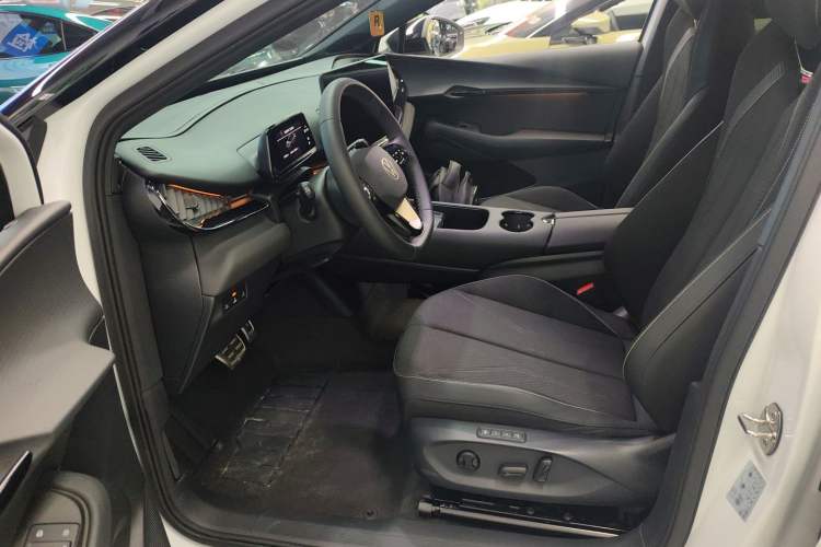 Used Volkswagen ID.UNYX 2024 Pro Long-Range Version