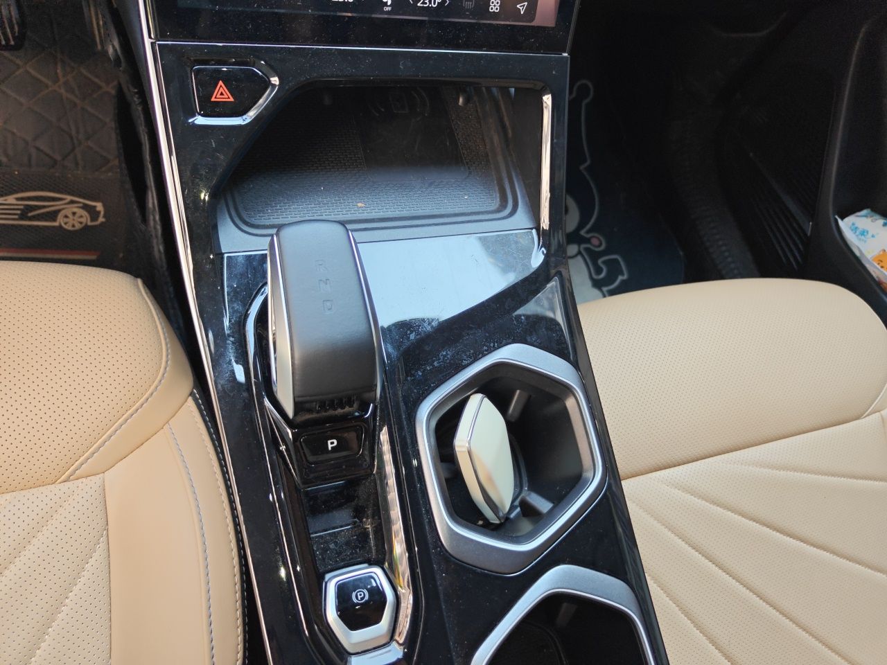 Geely Auto FX11 2023 1.5TD DCT Prestige Edition — снимка 14