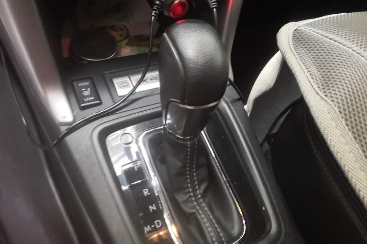 Used Subaru Forester 2015 2.0i Special Edition Commemorative Model Gear Lever