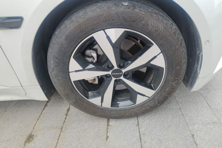 Used Zeekr 001 2023 WE Edition 100 kWh Right Front Wheel Hub