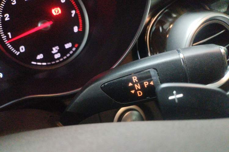 Used Mercedes-Benz GLC 2017 GLC 260 4MATIC Dynamic Edition Gear Lever