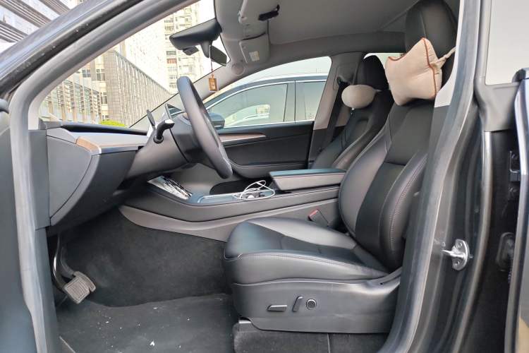 Used Tesla Model Y 2022 Long-Range All-Wheel-Drive Version
