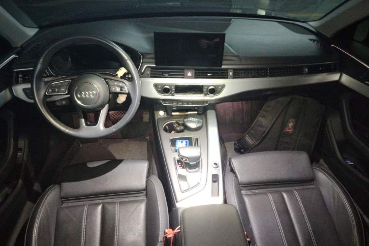 Used Audi A4L 2022 40 TFSI Luxury Dynamic Model Center Console