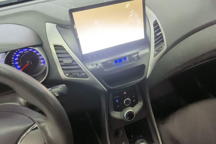 Used Hyundai Elantra (5th Generation / Langdong) 2016 1.6L Automatic Smart Version
