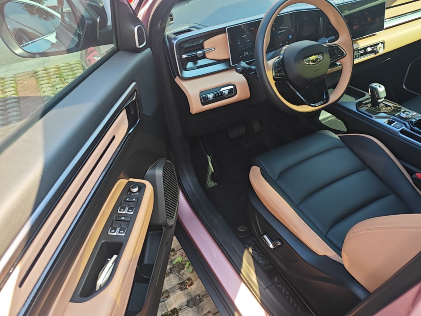 Geely Auto icon 2023 1.5TD Chocolate Luxe Edition — снимка 18