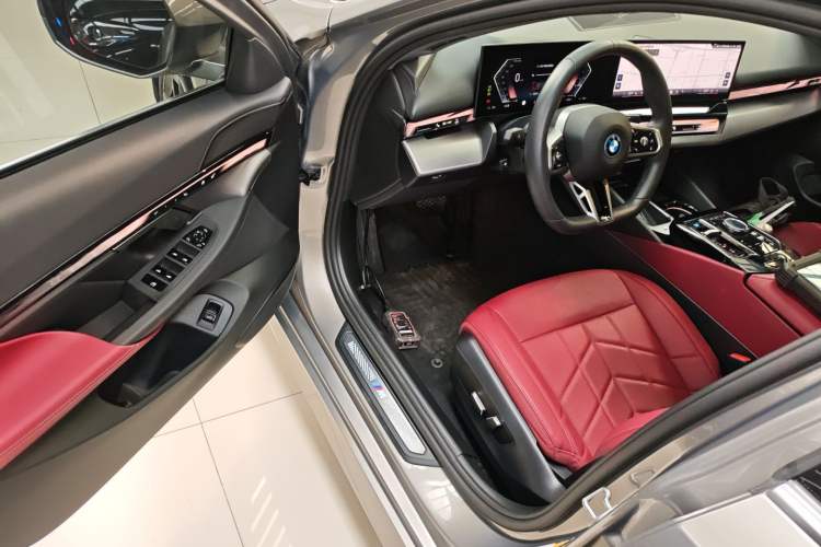 Used BMW i5 2024 eDrive 35L M Sport Package Driver Seat