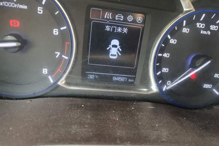 Used CHANGAN Lingxuan 2017 1.5T Manual Joyful & Happy Model Odometer Close Up
