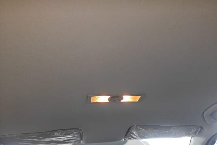 Used Volkswagen Lavida 2013 Revised Classic 1.6L Manual Fashion Edition Headliner