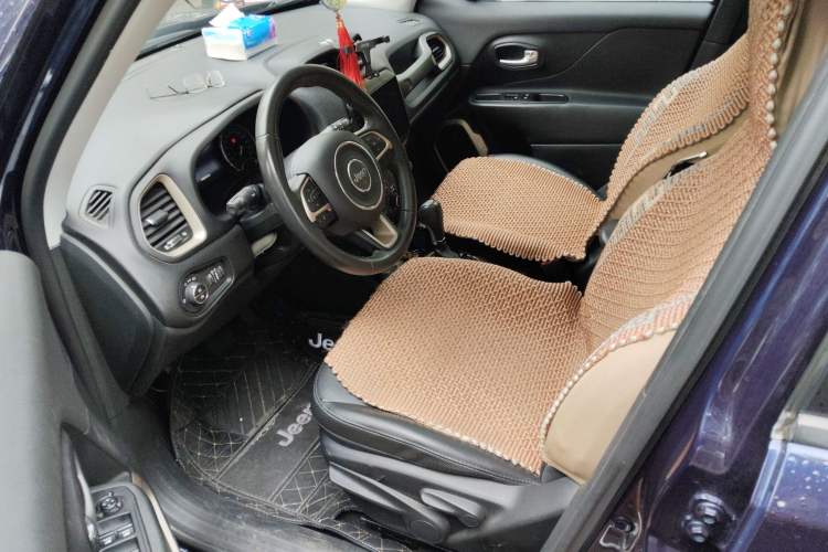 Used Jeep Renegade 2018 Connected Large Screen Version 180T Automatic Smart Version Left Front Seat