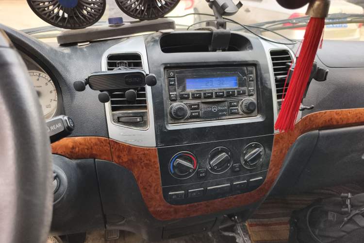 Used Golden Dragon Hiace 2010 2.0L Long-Wheelbase Gasoline Premium Version V20 Audio And AC Panel