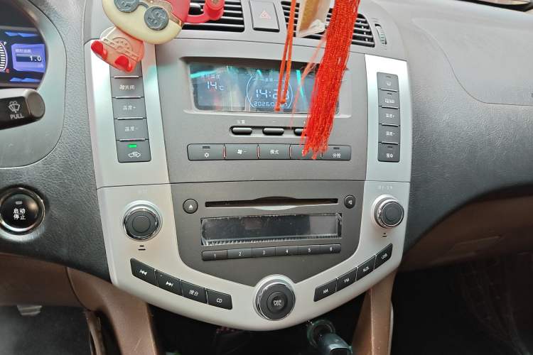 Used BYD S6 2014 2.0L Manual Luxury 5-Seater