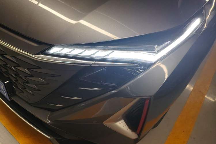 Used CHANGAN OSHAN Z6 2022 Blue Whale 1.5T DCT Smart Navigation Model
