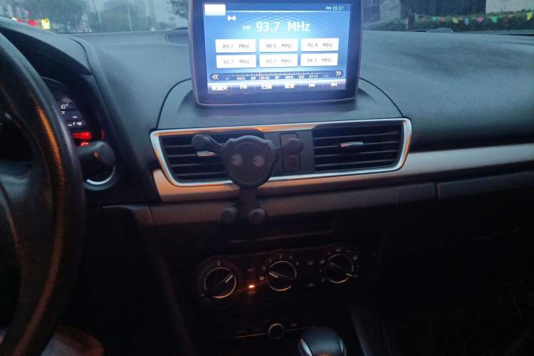 Used Mazda 3 Axela 2016 Sedan 1.5L Automatic Comfort Model