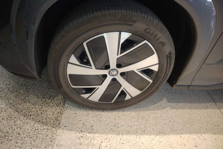 Used BYD Tang L 2025 EV with 670 km Range LiDAR and Premium Features Exterior 2