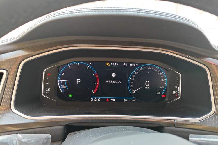 Used Volkswagen T-ROC 2024 300TSI DSG Two-Wheel-Drive Chen Guang Edition