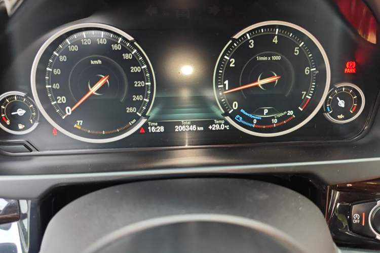 Used BMW X6 2015 xDrive35i Luxury Edition Odometer Close Up