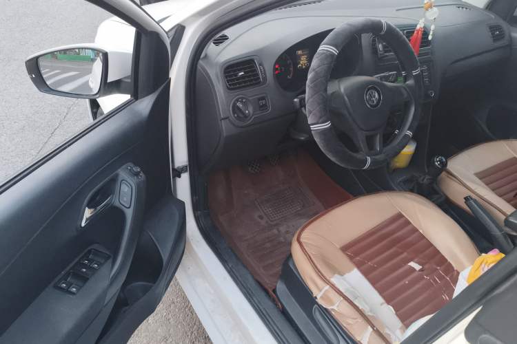 Used Volkswagen Polo 2016 1.4L Manual Fashion Model
