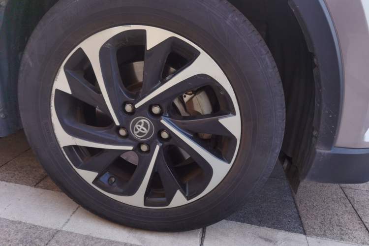 Used Toyota IZOA 2021 2.0L Yixing Version Right Front Wheel Hub