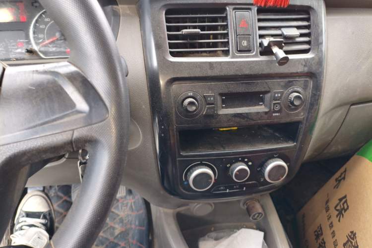 Used Wuling Rongguang V 2016 1.5L Practical Version Non-Power-Assisted Audio And AC Panel