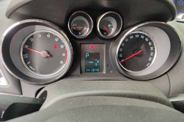 Used Buick Encore 2015 1.4T Automatic Two-Wheel Drive Urban Elite Version
