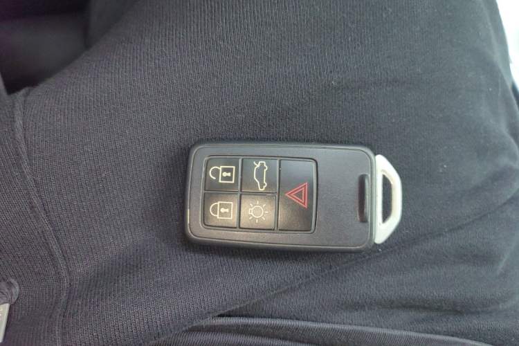 Used Volvo S60 2015 S60L 2.0T Zhiyuan Edition
