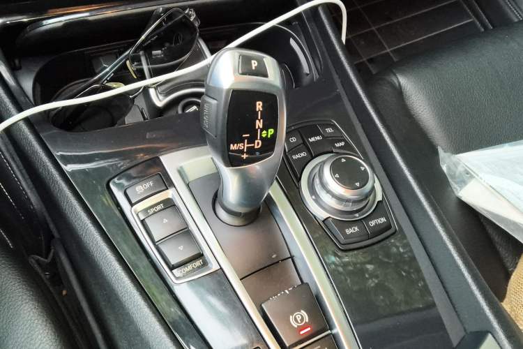 Used BMW 5 Series GT 2011 535i Elegant Edition Gear Lever