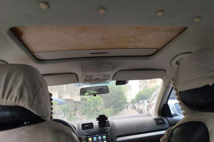 Used Volkswagen Sagitar 2011 1.6L Manual Comfort Version Headliner