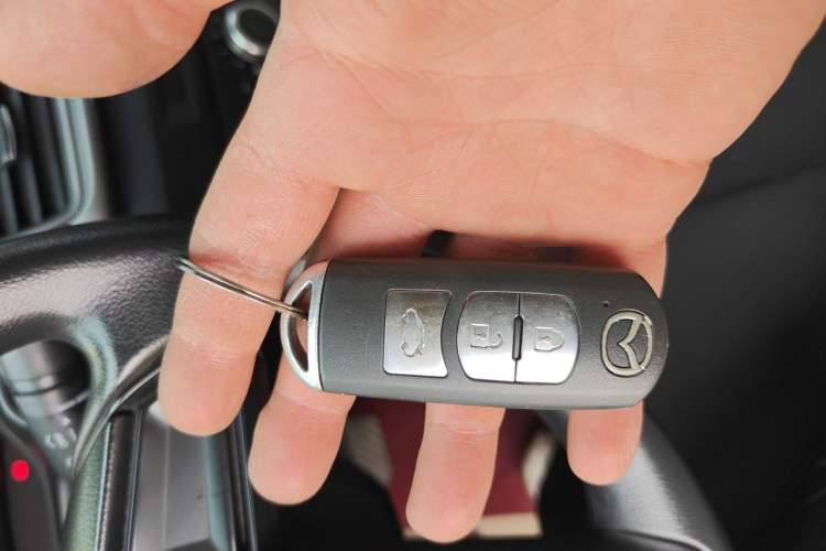 Used Mazda 3 Axela 2017 Sedan 1.5L Automatic Comfort Model Emission Standard China V Vehicle Key