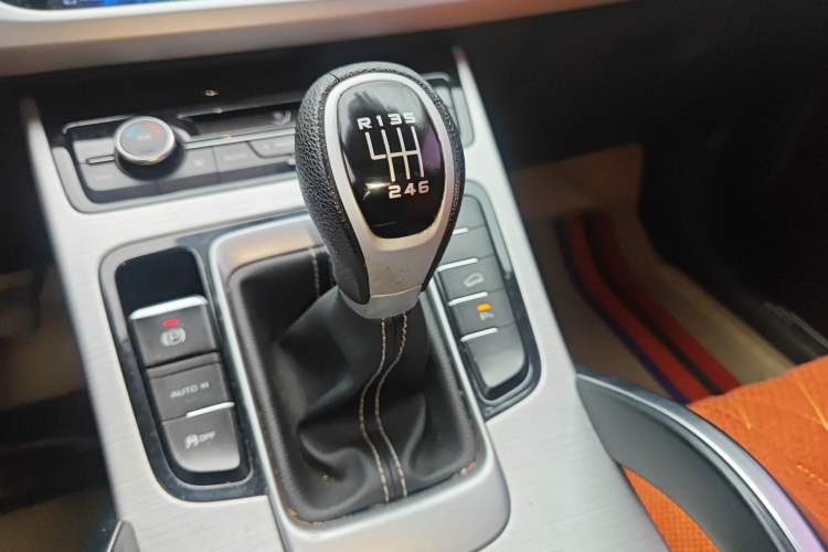 Used Geely Auto Emgrand X7 Sport 2016 2.0L Manual Smart Connect Version
