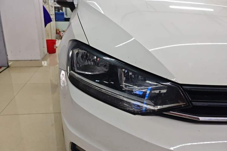 Used Volkswagen Touran 2016 Volkswagen Touran L 280TSI DSG Comfort Edition Right Front Headlight