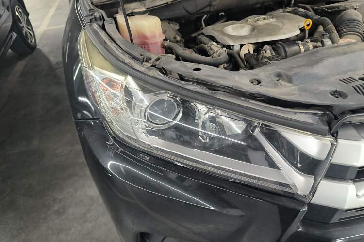 Used Toyota Highlander 2018 2.0T Four-Wheel Drive Luxury Edition 7 Seats China V Emission Standard
