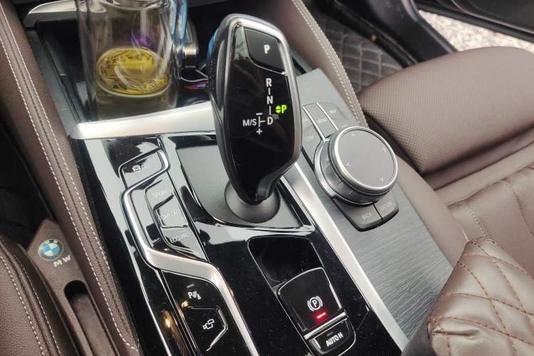 Used BMW 5 Series 2022 Second Facelift 530Li Luxury Version M Sport Package Gear Lever