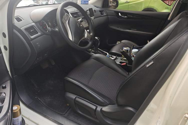 Used Nissan Tiida 2016 1.6L CVT Cool Dynamic Edition