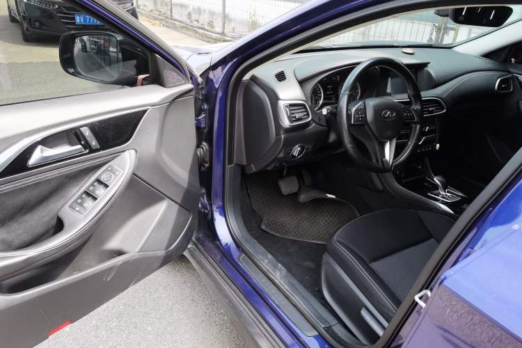 Used Infiniti QX30 2017 2.0T Four-Wheel Drive Fashion Edition Driver Seat