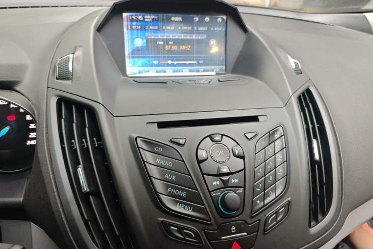 Used Ford Kuga 2013 1.6L GTDi Two-Wheel-Drive Trend Model Audio And AC Panel