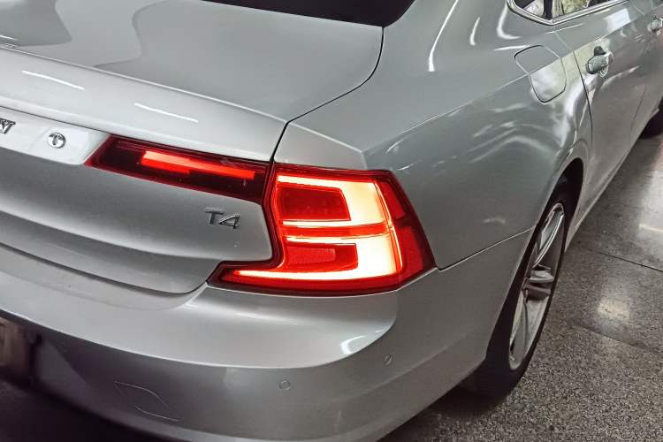 Used Volvo S90 2018 T4 Zhiyuan Edition
