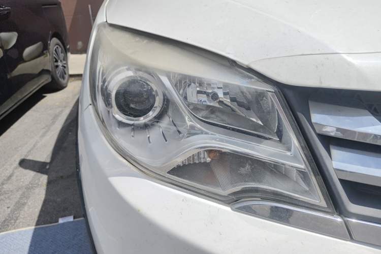 Used Jinbei 750 2016 1.5L e-Drive Version Right Front Headlight