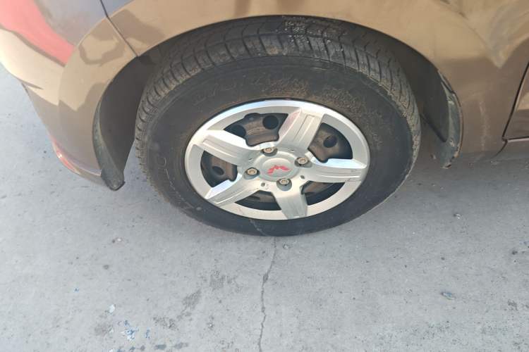 Used Wuling Hongguang 2015 1.5L S Basic Version China V Standard Left Front Wheel Hub