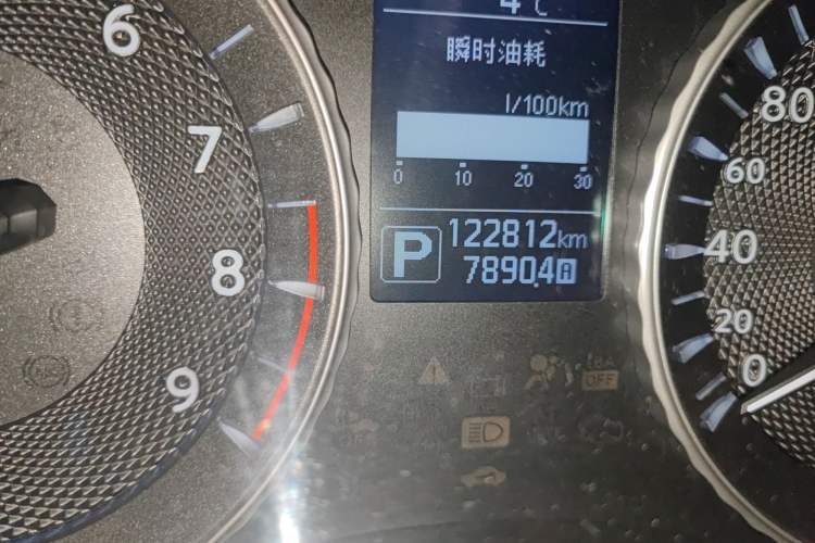 Used Infiniti Q70 2015 Q70L 2.5L Elite Edition Odometer Close Up