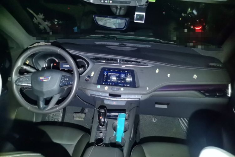 Used Cadillac XT4 2020 28T Two-Wheel Drive Tech Version Center Console