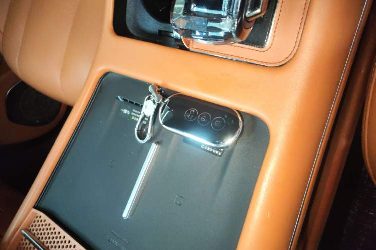 Used Hima AITO M7 2024 1.5T Intelligent Driving Rear-Drive Ultra Version 6 Seats Vehicle Key