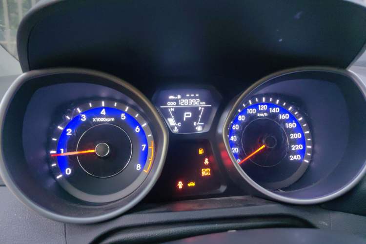 Used Hyundai Elantra (5th Generation / Langdong) 2016 1.6L Automatic Smart Version