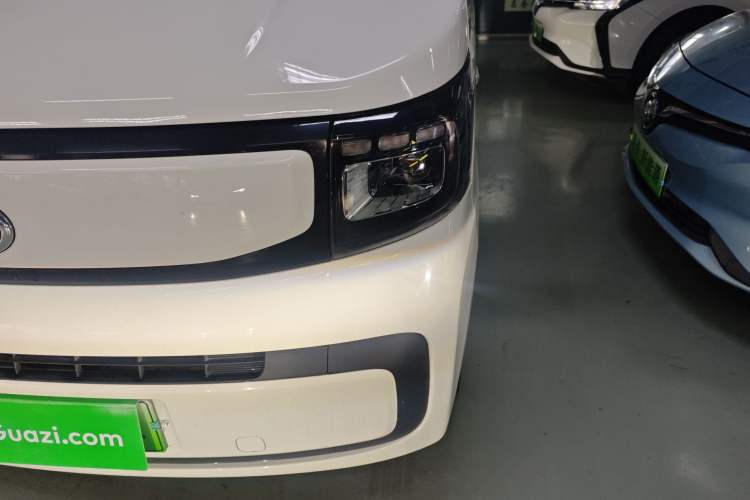 Used CHANGAN KAICHENG Ruixing EM60 2025 Passenger Version Comfort Edition 6 Seats 300 km Range Side-Hinged Doors Left Front Headlight