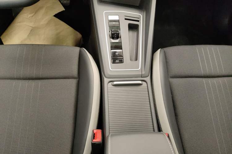 Used Volkswagen Golf 2024 280TSI DSG Pro 50th Anniversary Edition Gear Lever