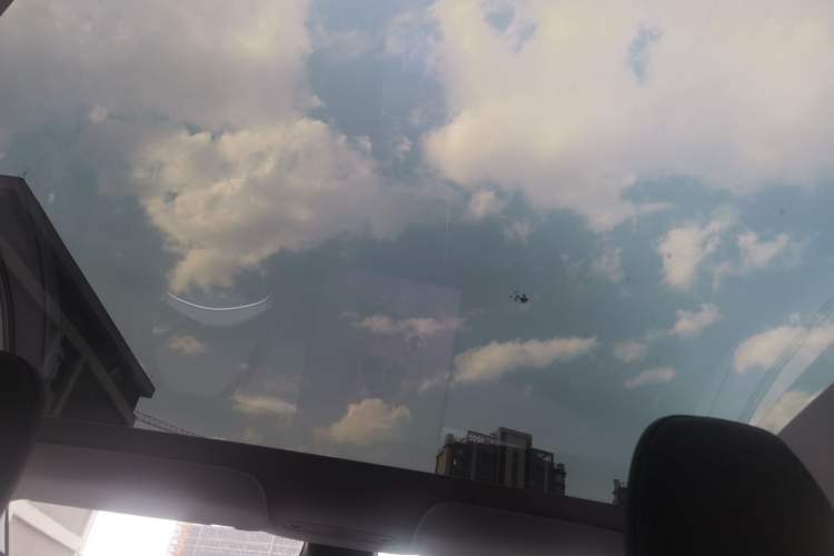 Used Tesla Model Y 2025 Rear-Wheel-Drive Version Headliner