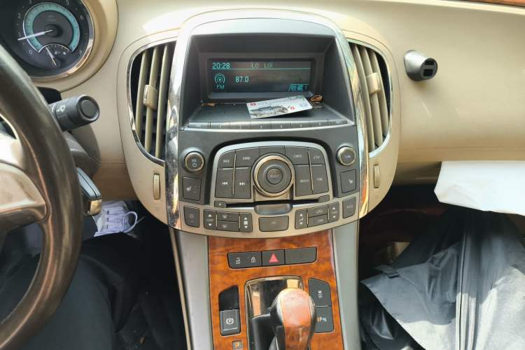 Used Buick LaCrosse 2012 2.4L SIDI Elegant Edition Audio And AC Panel