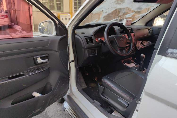 Used Dongfeng Fengon 370 2016 1.5L Manual Standard Model II 7 Seats
