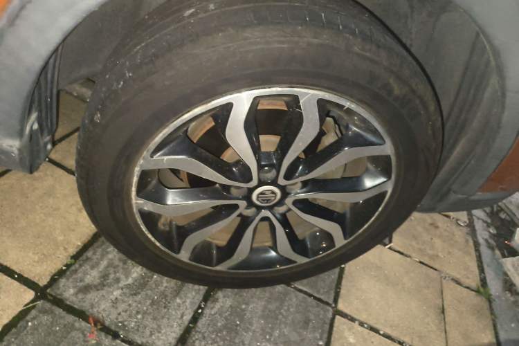 Used MG GS 2016 1.5TGI TST Luxury Edition Right Front Wheel Hub